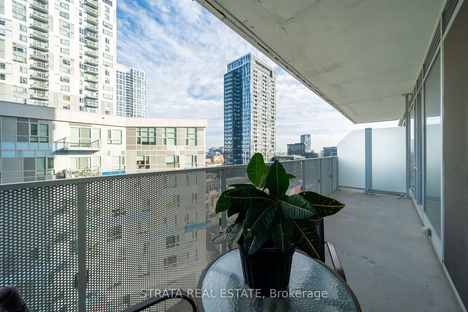 20 Tubman Ave E, unit 808 for sale