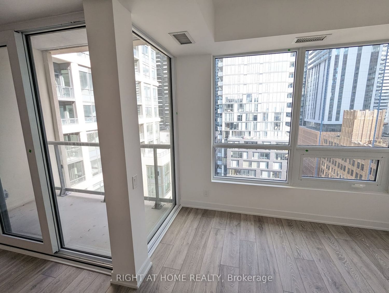 108 Peter St, unit 1713 for rent