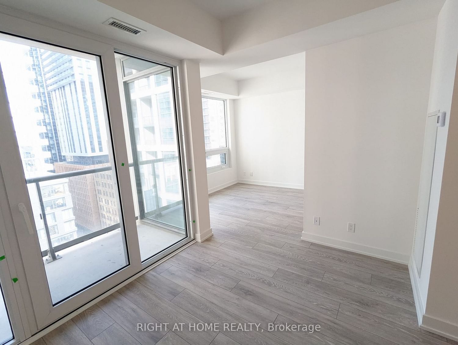 108 Peter St, unit 1713 for rent