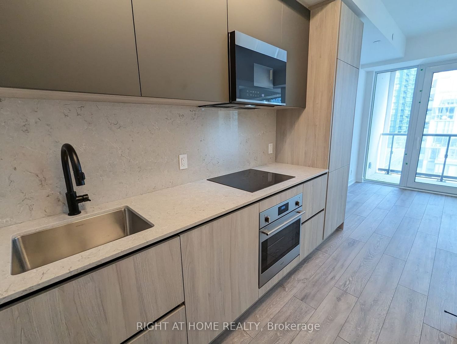 108 Peter St, unit 1713 for rent