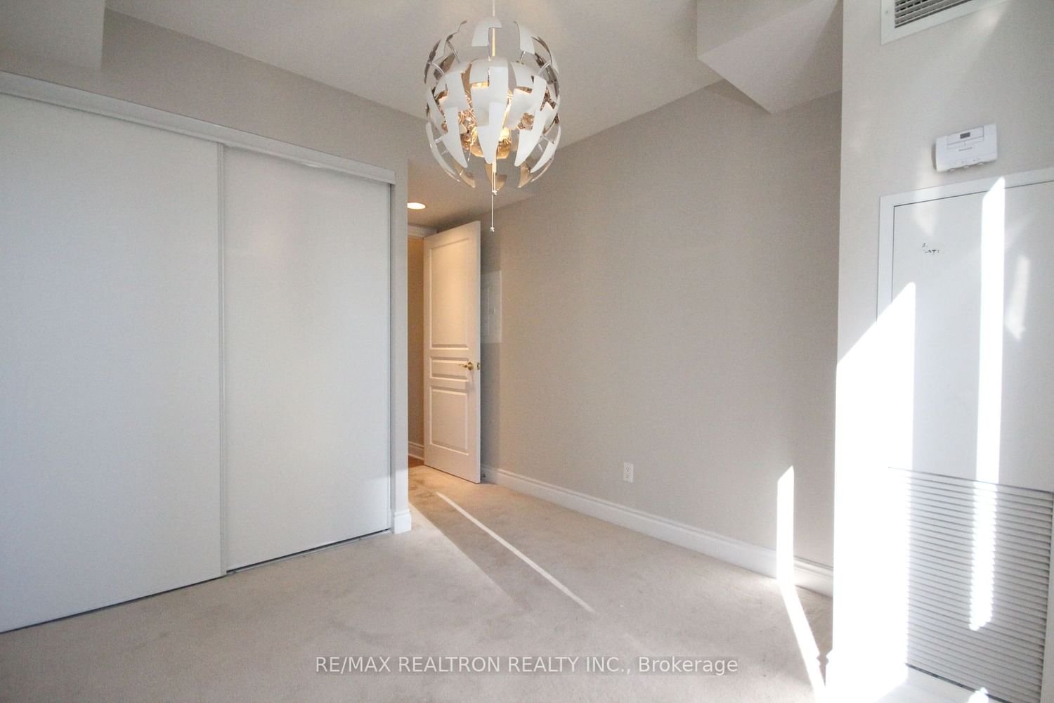 10 Northtown Way, unit 804 for rent - image #15