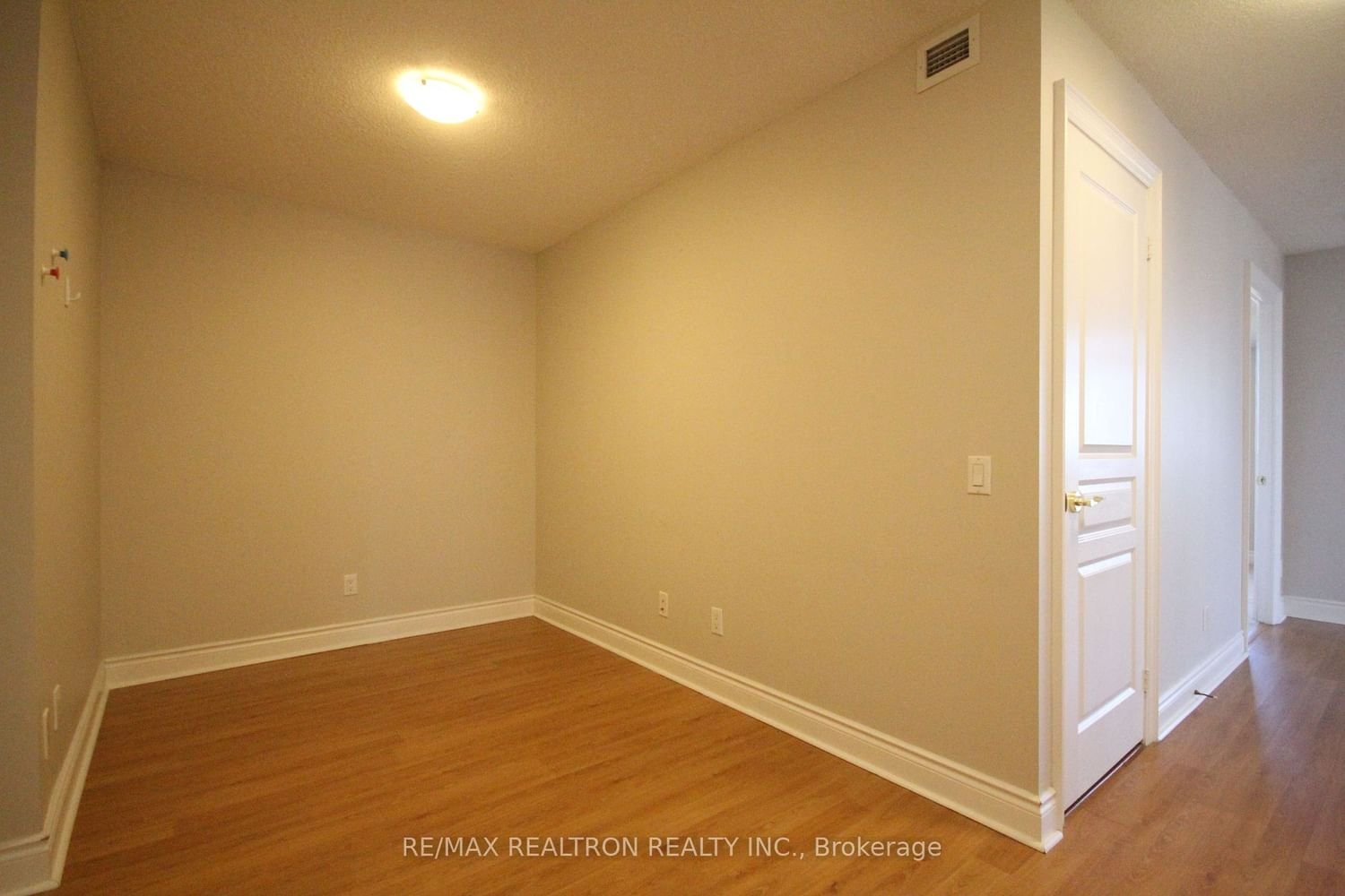 10 Northtown Way, unit 804 for rent - image #5
