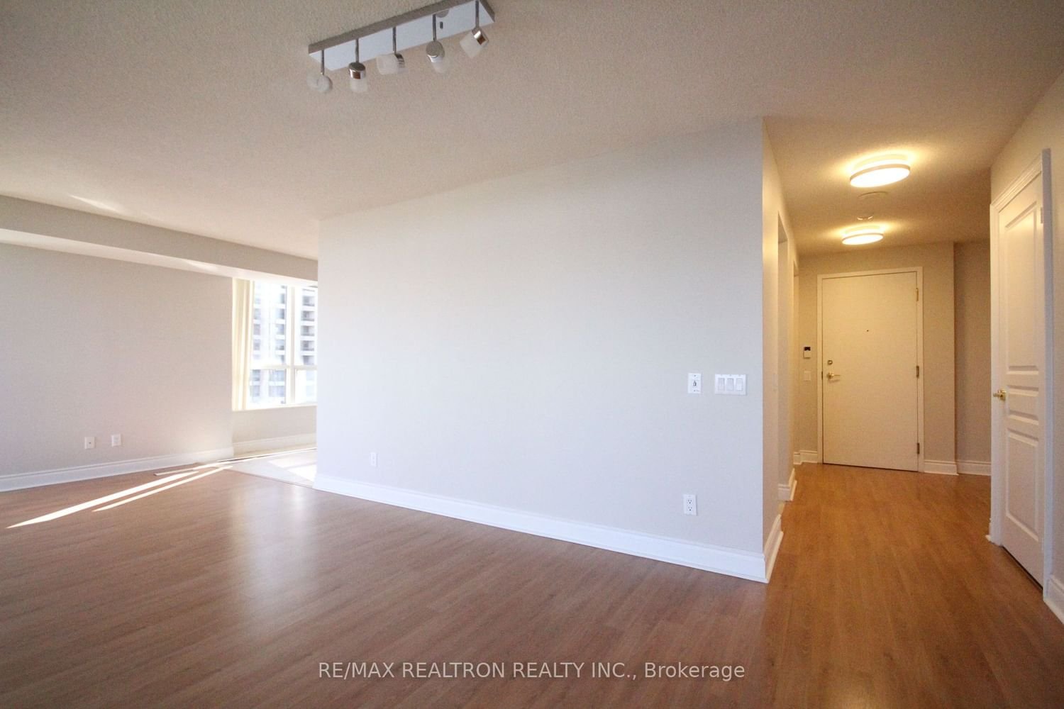 10 Northtown Way, unit 804 for rent - image #7