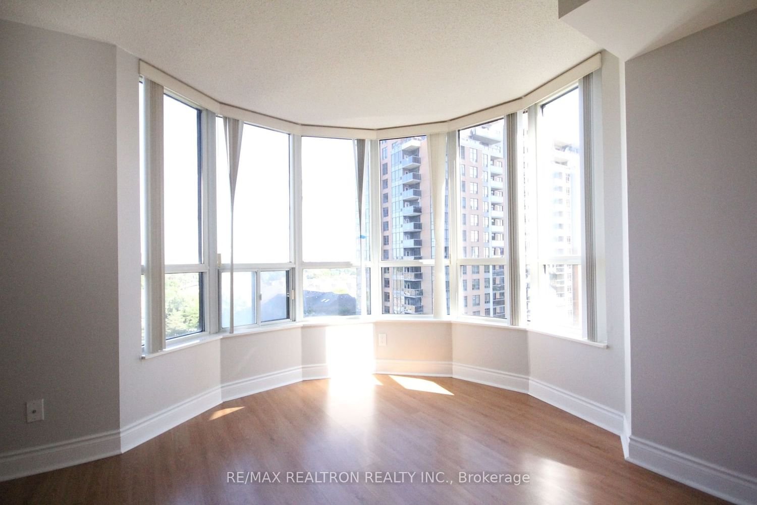 10 Northtown Way, unit 804 for rent - image #8