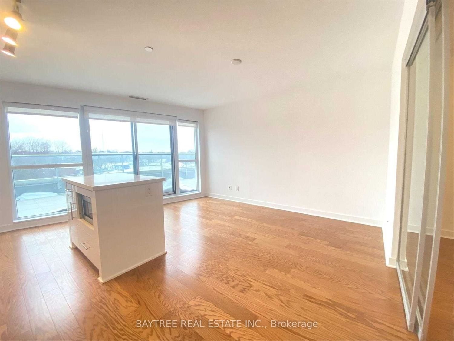 58 Orchard View Blvd, unit 404 for sale - image #6