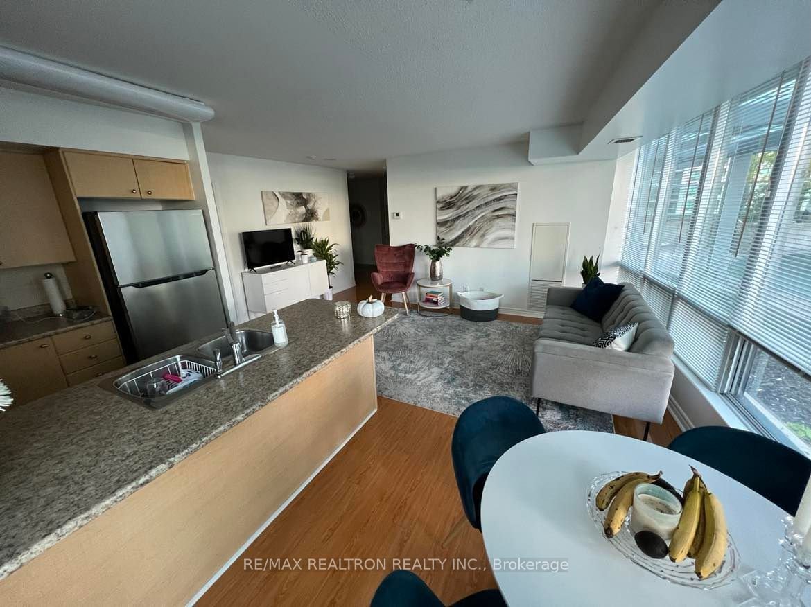 30 Grand Trunk Cres, unit 702 for rent - image #5