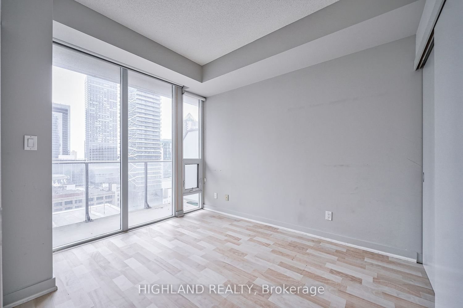 126 Simcoe St, unit 1409 for rent - image #12