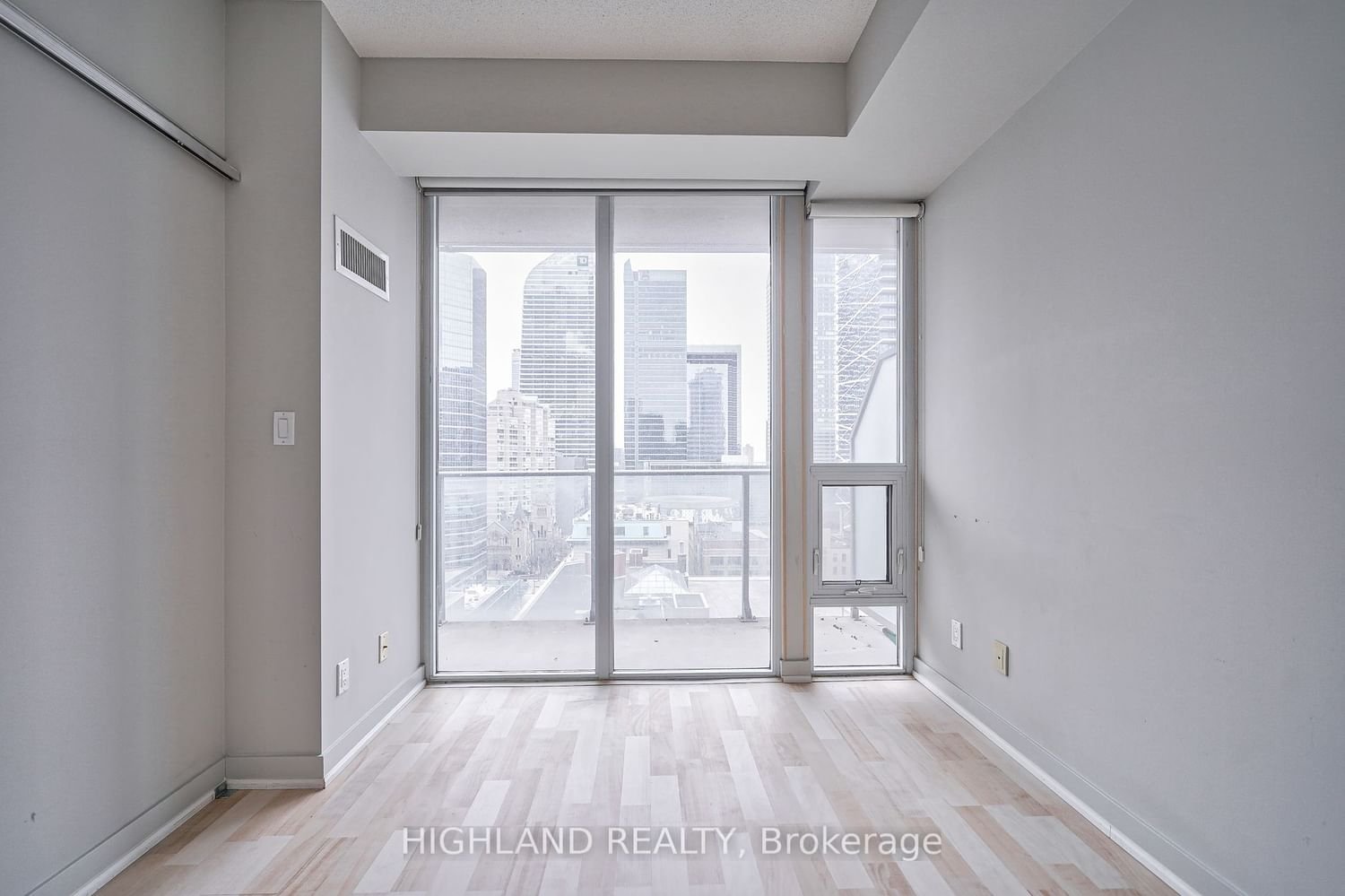126 Simcoe St, unit 1409 for rent - image #13