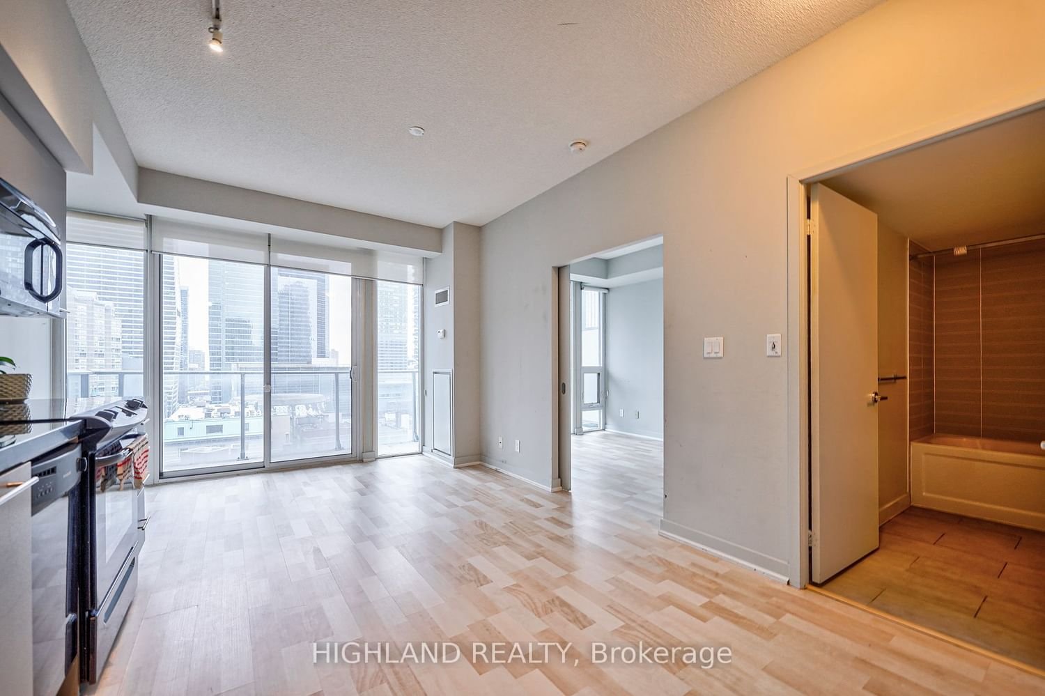 126 Simcoe St, unit 1409 for rent - image #5