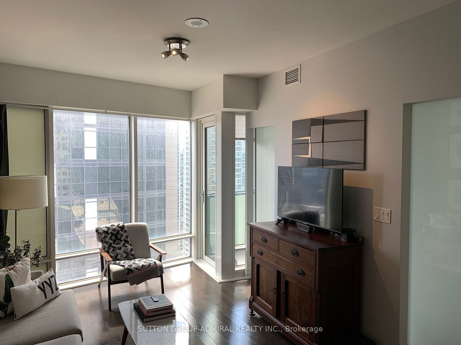 8 The Esplanade Ave, unit 2601 for rent