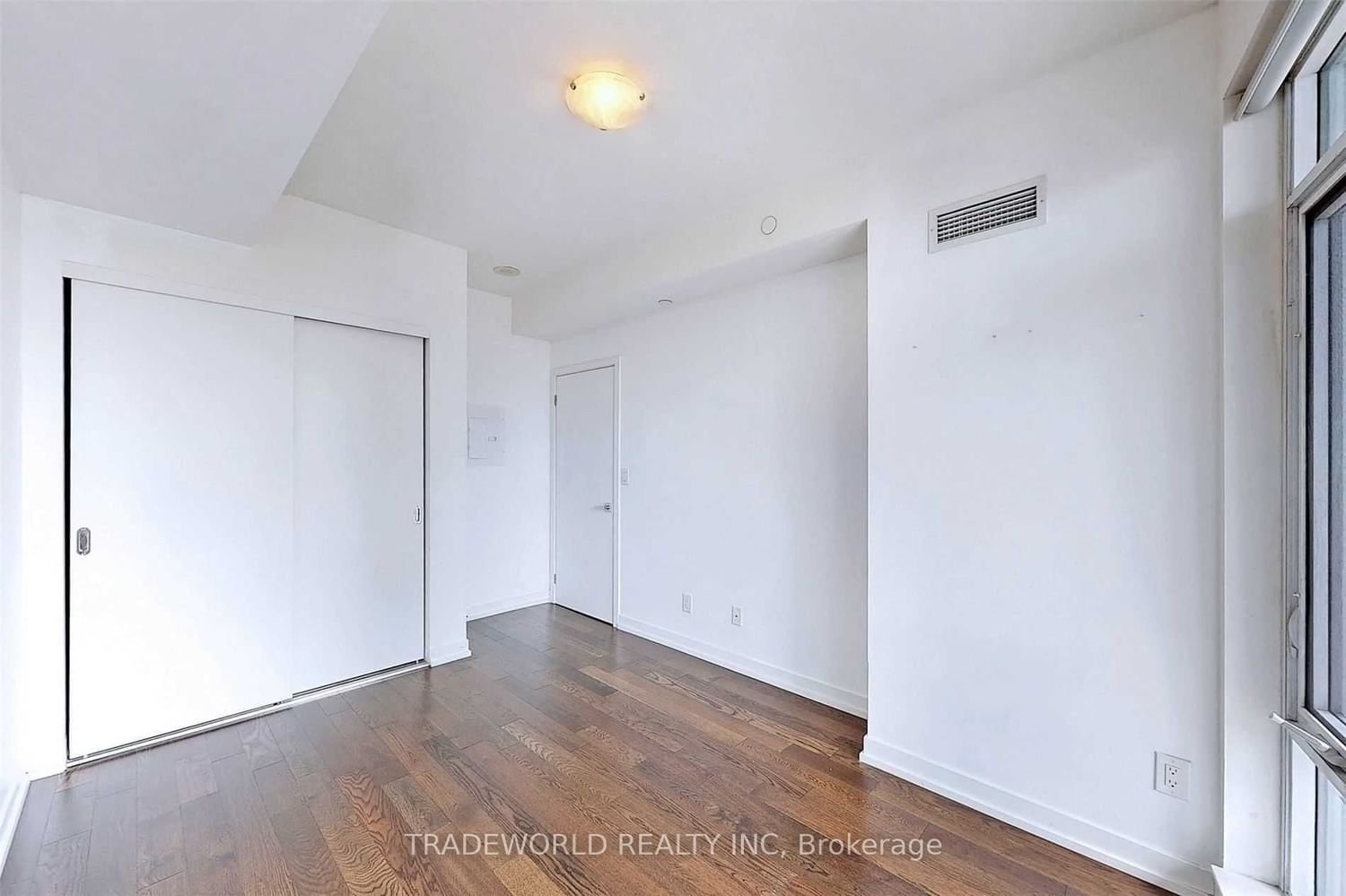 21 Widmer St, unit 1612 for rent - image #10