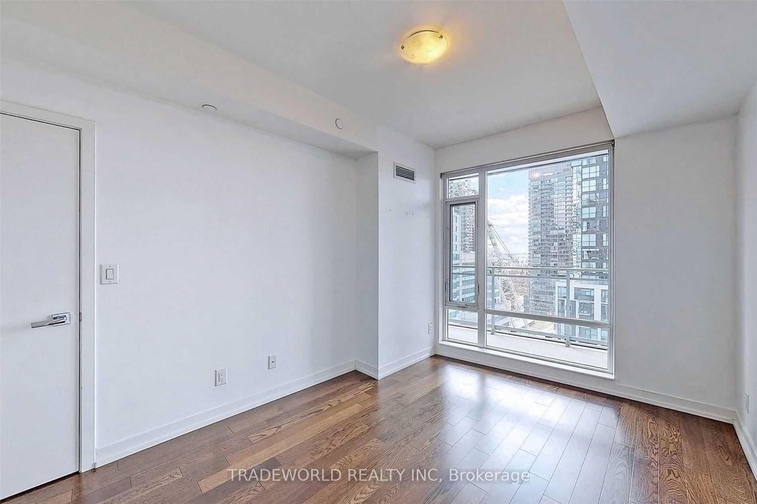 21 Widmer St, unit 1612 for rent - image #11