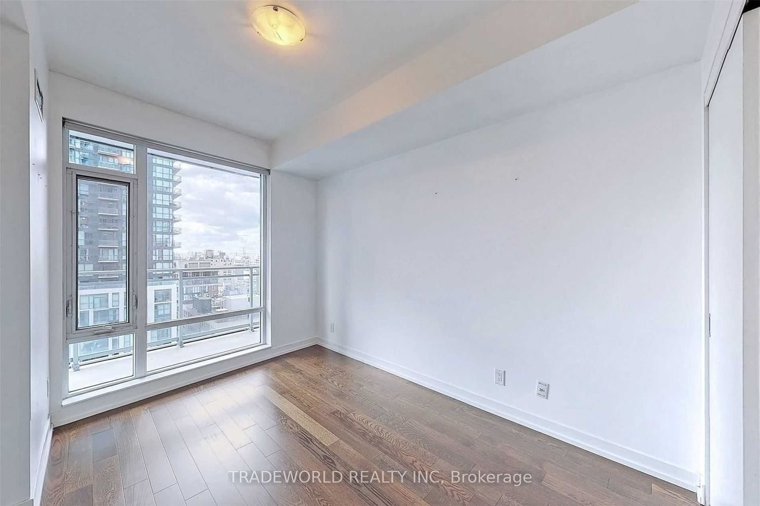 21 Widmer St, unit 1612 for rent - image #13