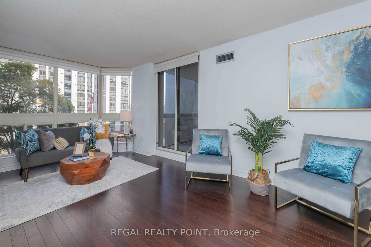 10 Kenneth Ave, unit 308 for rent - image #5