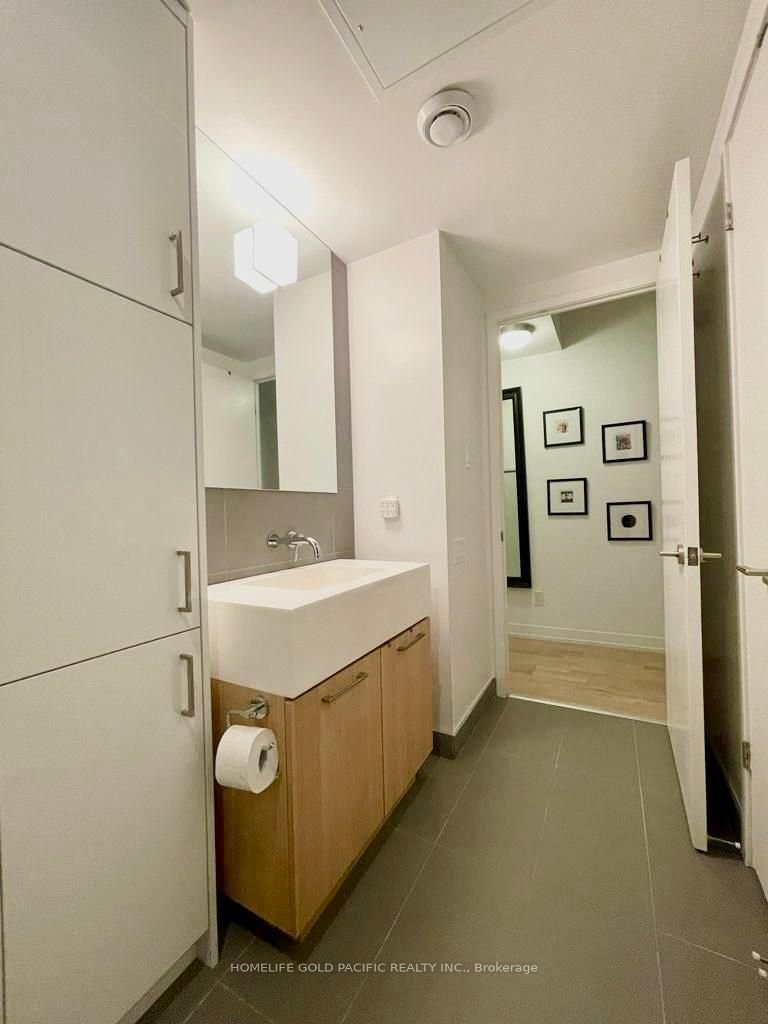 560 King St W, unit 411 for rent - image #5