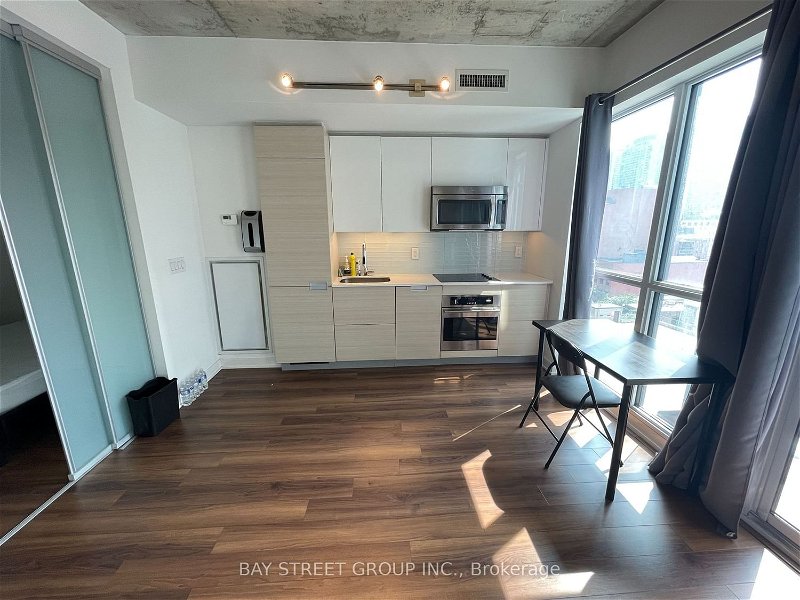 210 Simcoe St, unit 1012 for rent - image #2