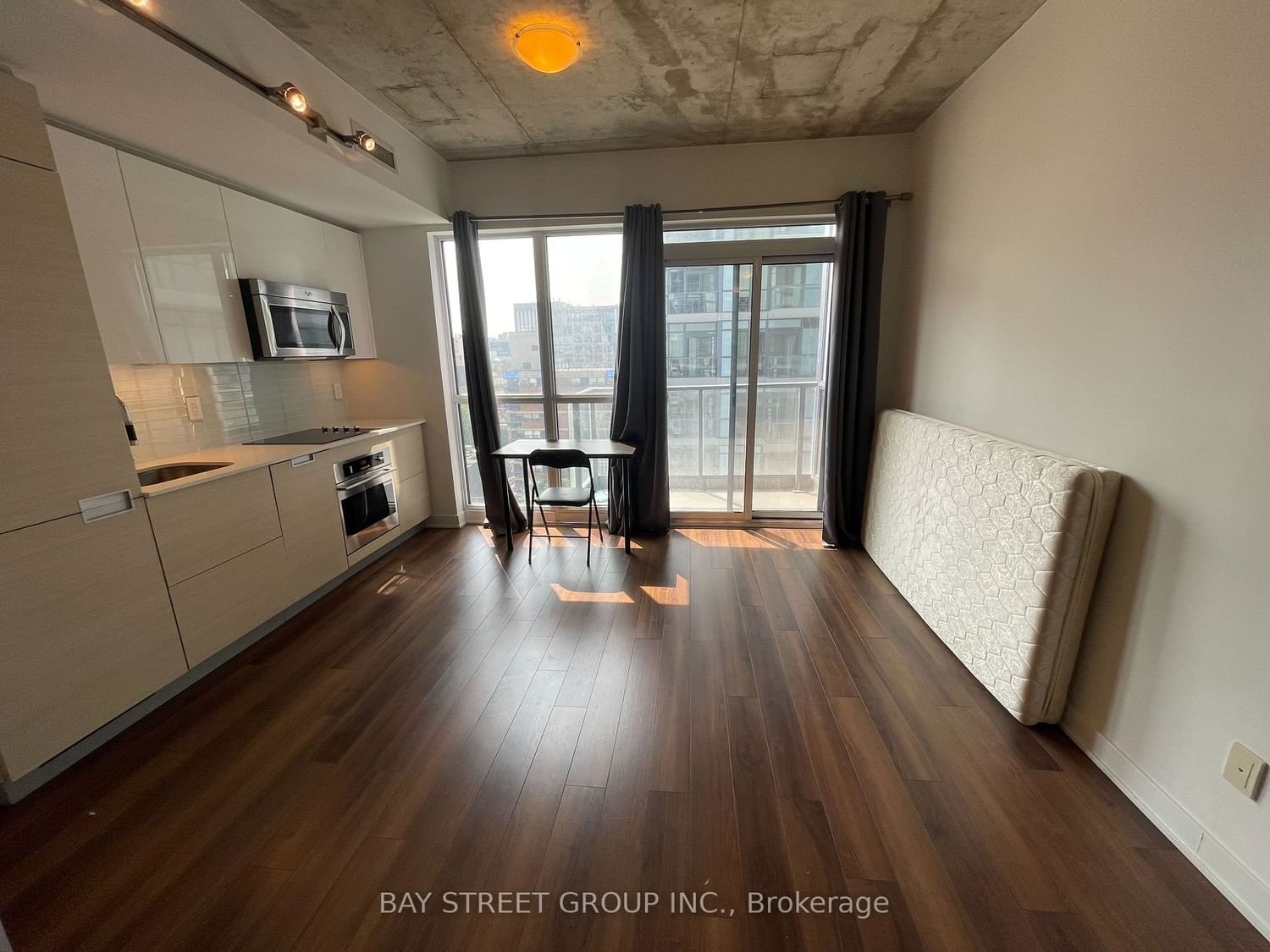 210 Simcoe St, unit 1012 for rent - image #5