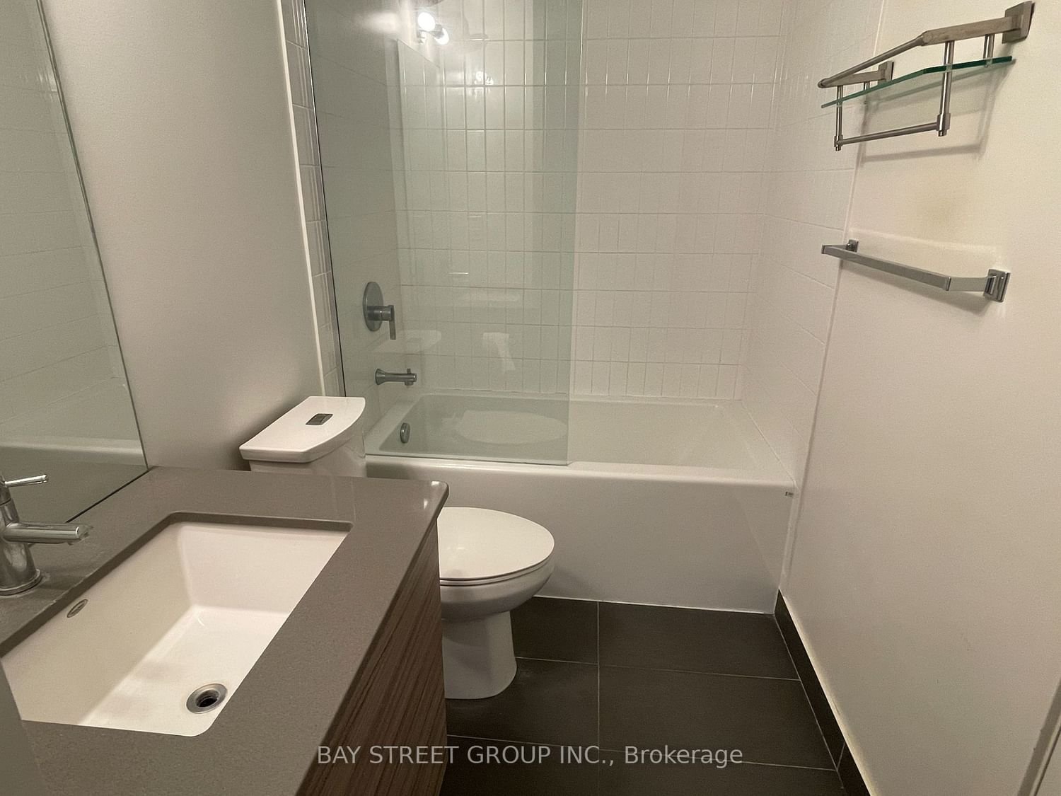 210 Simcoe St, unit 1012 for rent - image #8