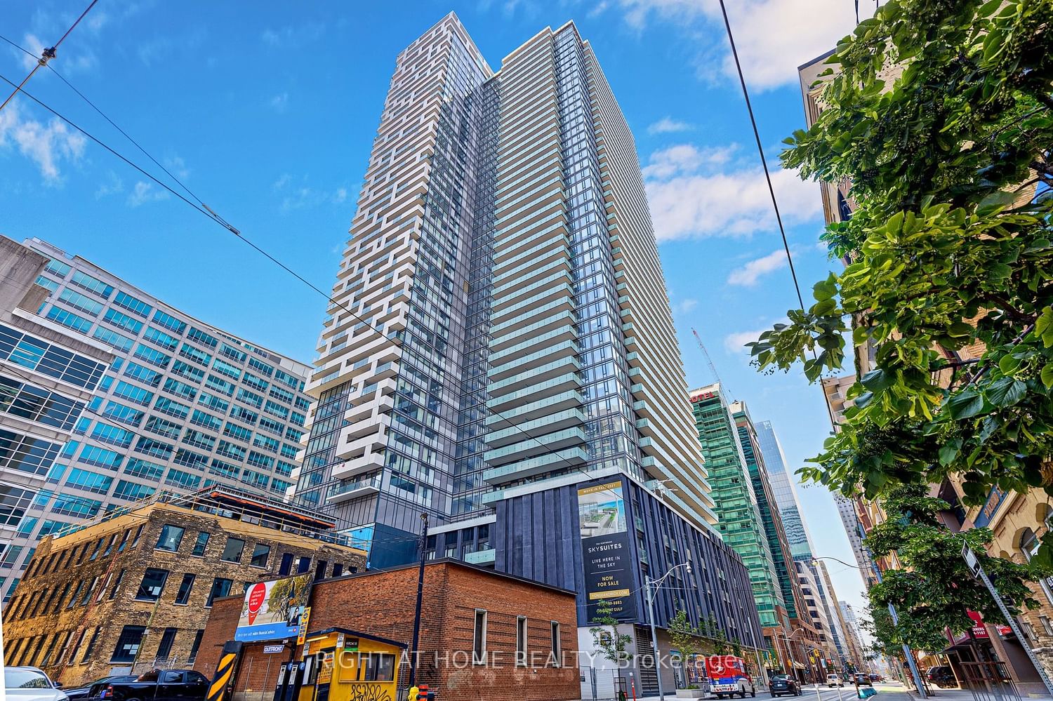 25 Richmond St E | Yonge + Rich Condos | 2 Beds + 1 | 2 Baths | Unit #315