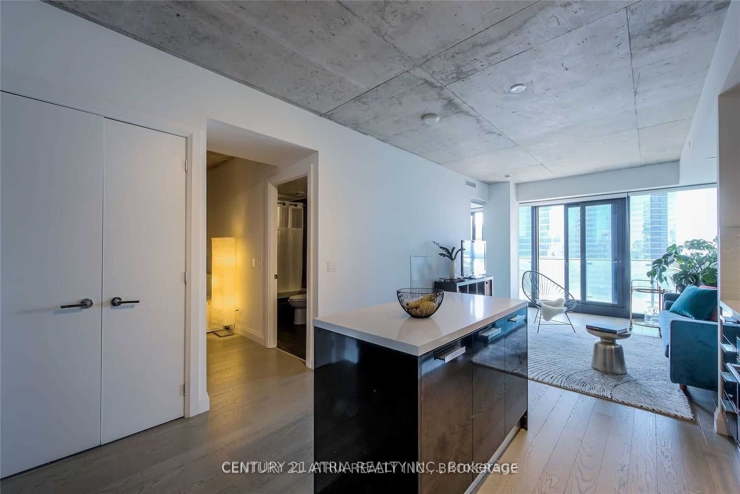 224 King St W, unit 2705 for rent - image #11
