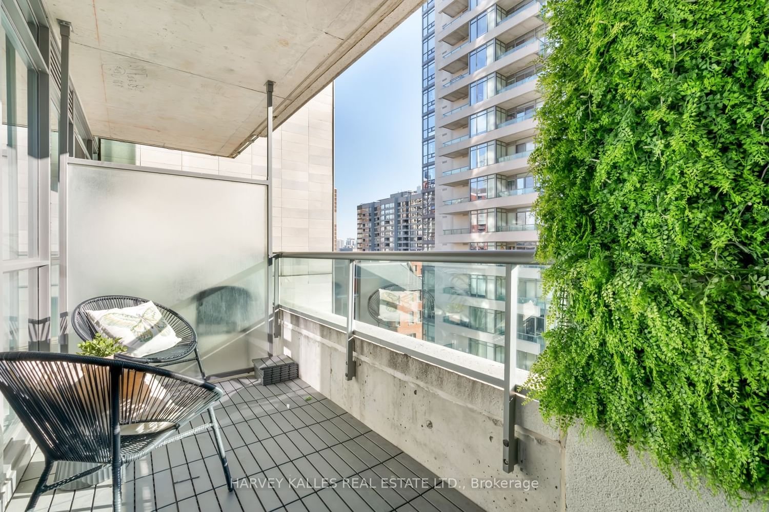 285 Mutual St, unit 609 for sale - image #17