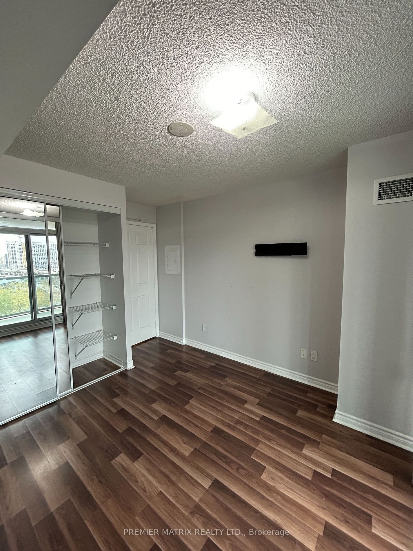 25 Lower Simcoe St, unit 912 for rent - image #9