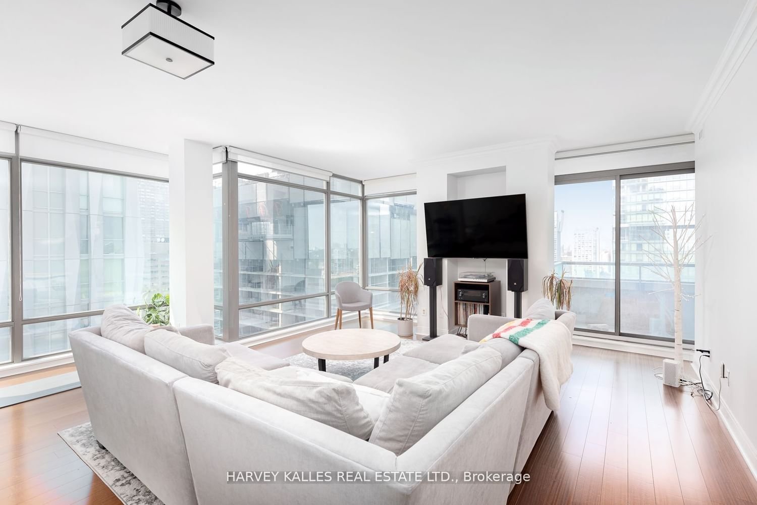 18 Yorkville Ave, unit 2403 for sale - image #2