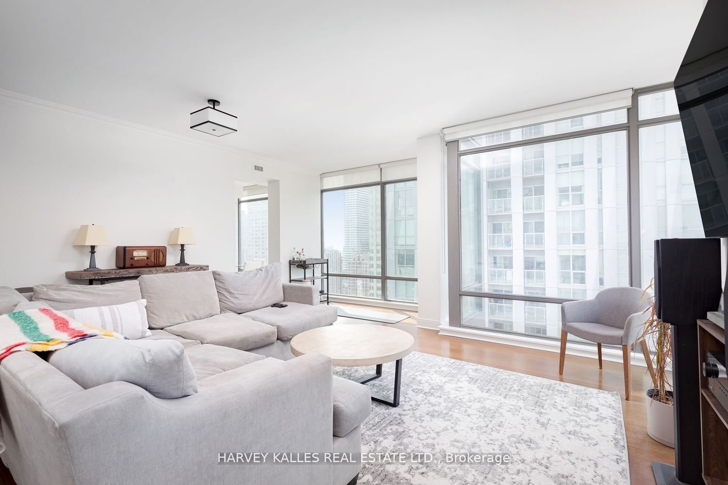 18 Yorkville Ave, unit 2403 for sale - image #4