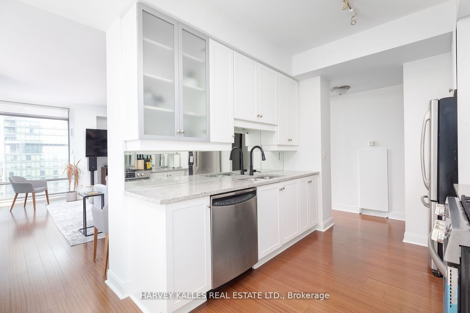 18 Yorkville Ave, unit 2403 for sale - image #6