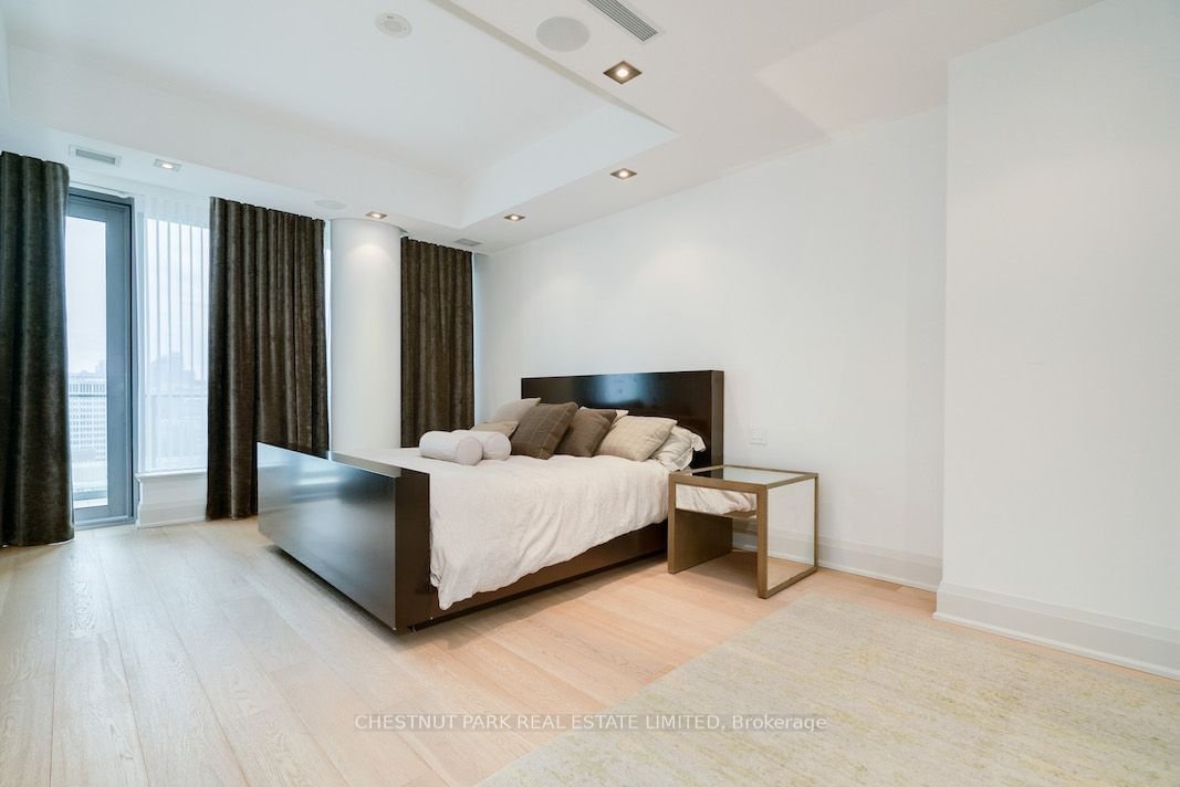 77 Charles St W, unit 1402 for sale - image #12