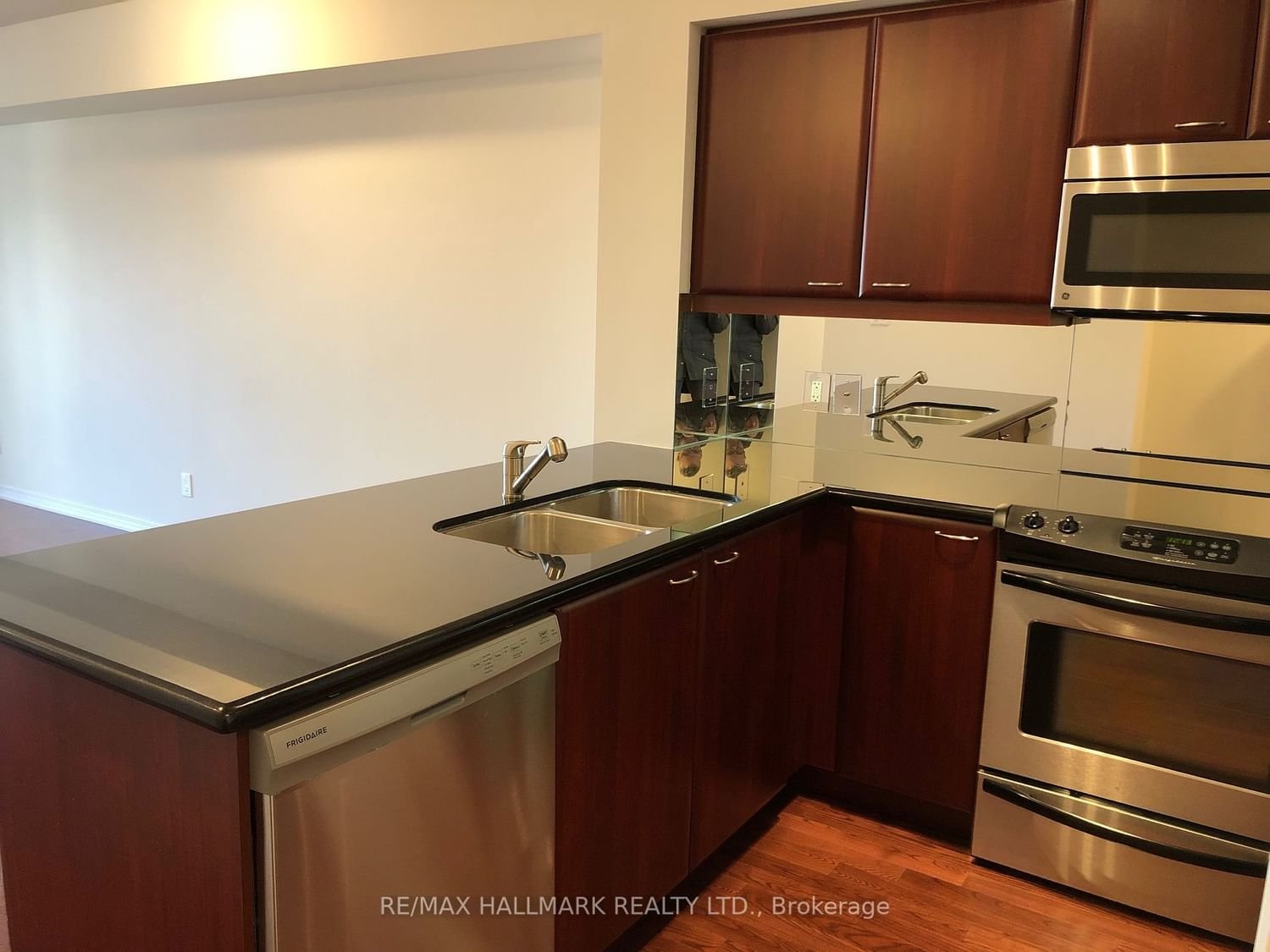 308 Palmerston Ave, unit 608 for rent - image #4