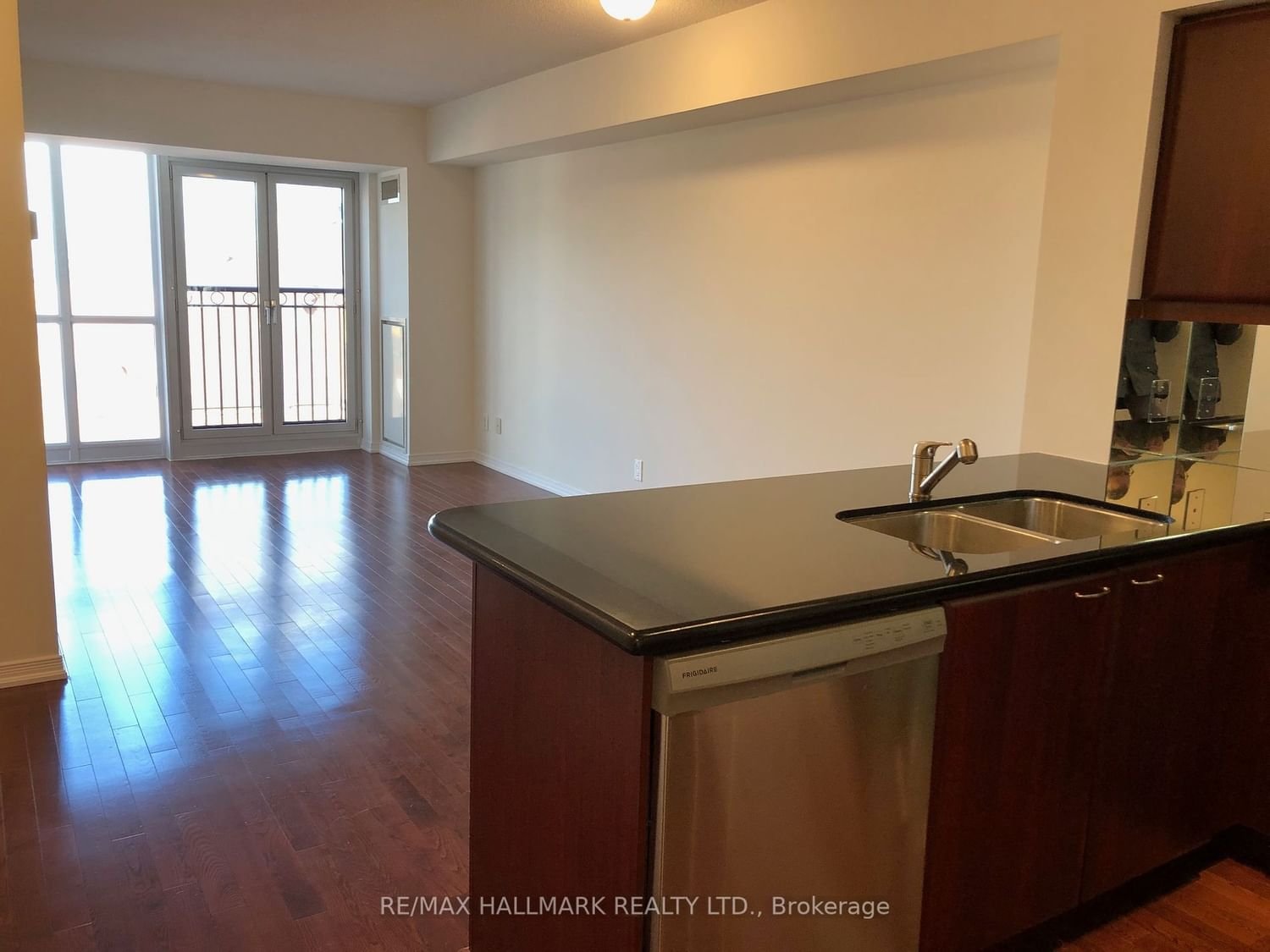 308 Palmerston Ave, unit 608 for rent - image #5