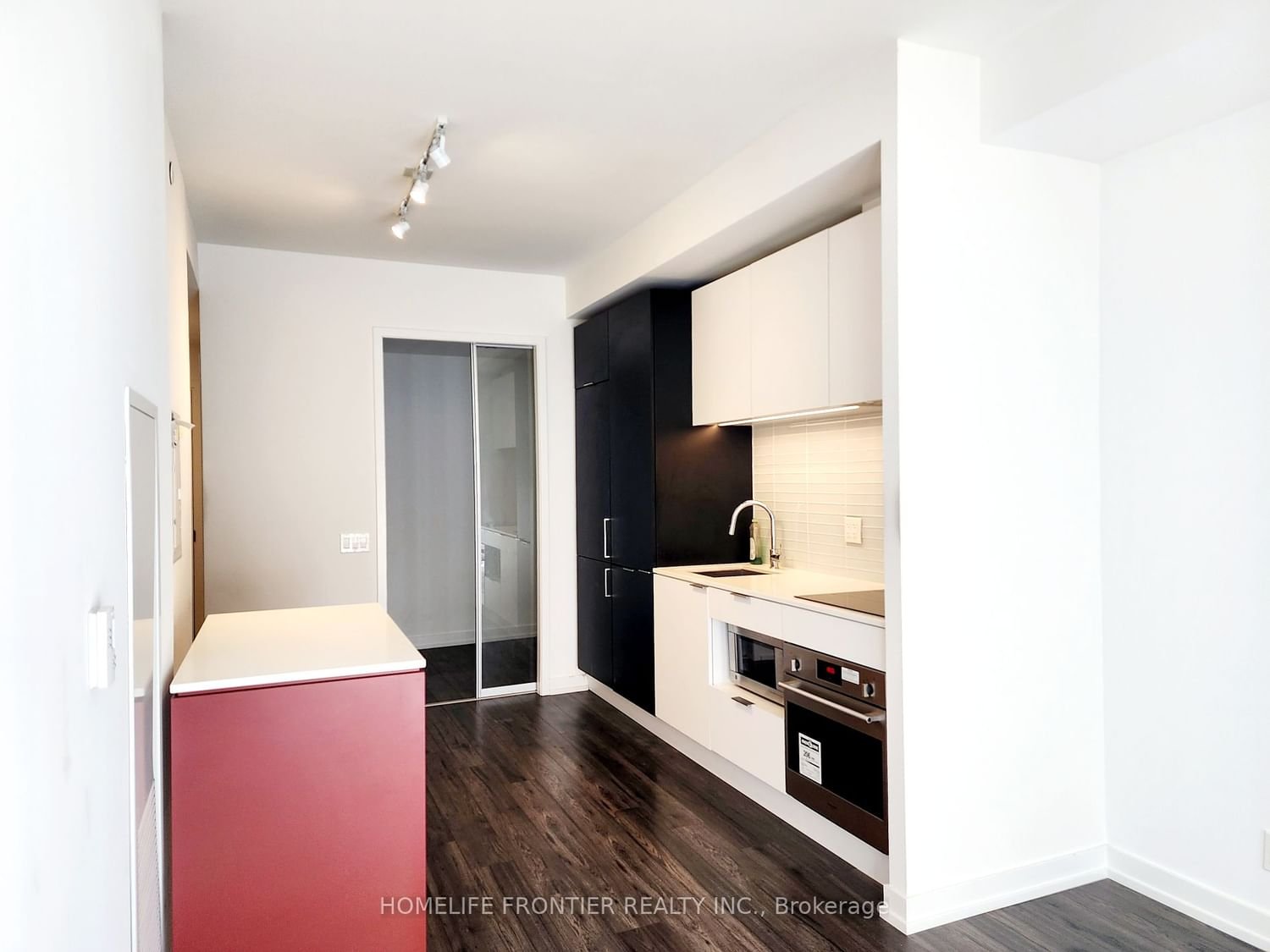 33 Helendale Ave, unit 717 for sale - image #4