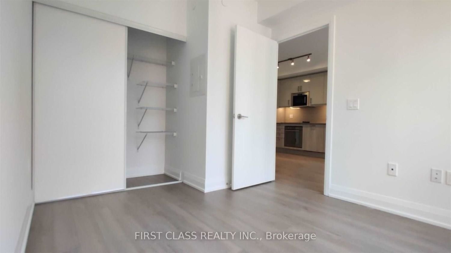 77 Mutual St, unit 707 for rent - image #12