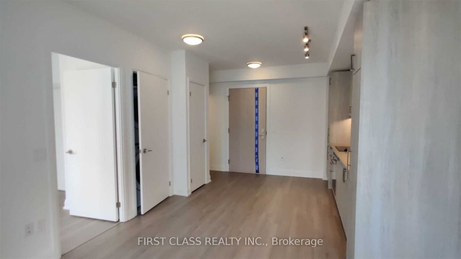 77 Mutual St, unit 707 for rent - image #4
