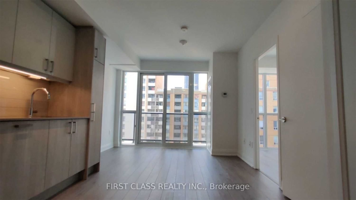 77 Mutual St, unit 707 for rent - image #7