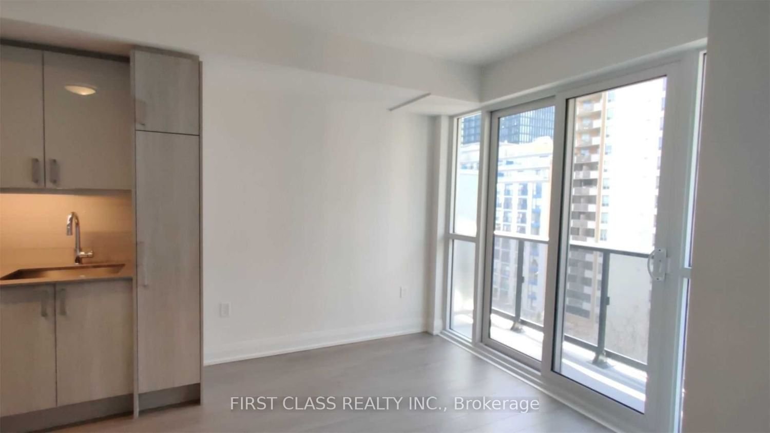 77 Mutual St, unit 707 for rent - image #8