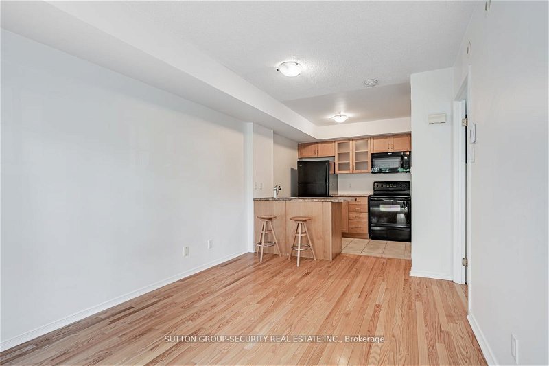 46 Western Battery Rd, unit 805 for rent - image #2