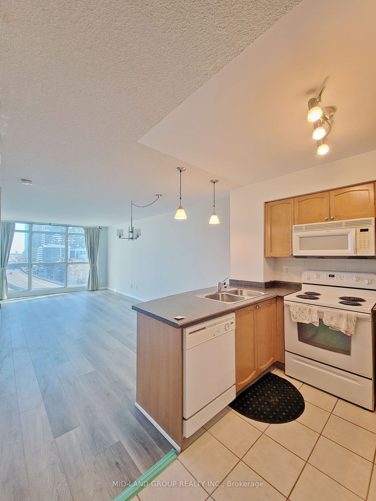 18 Yonge St, unit 1009 for rent