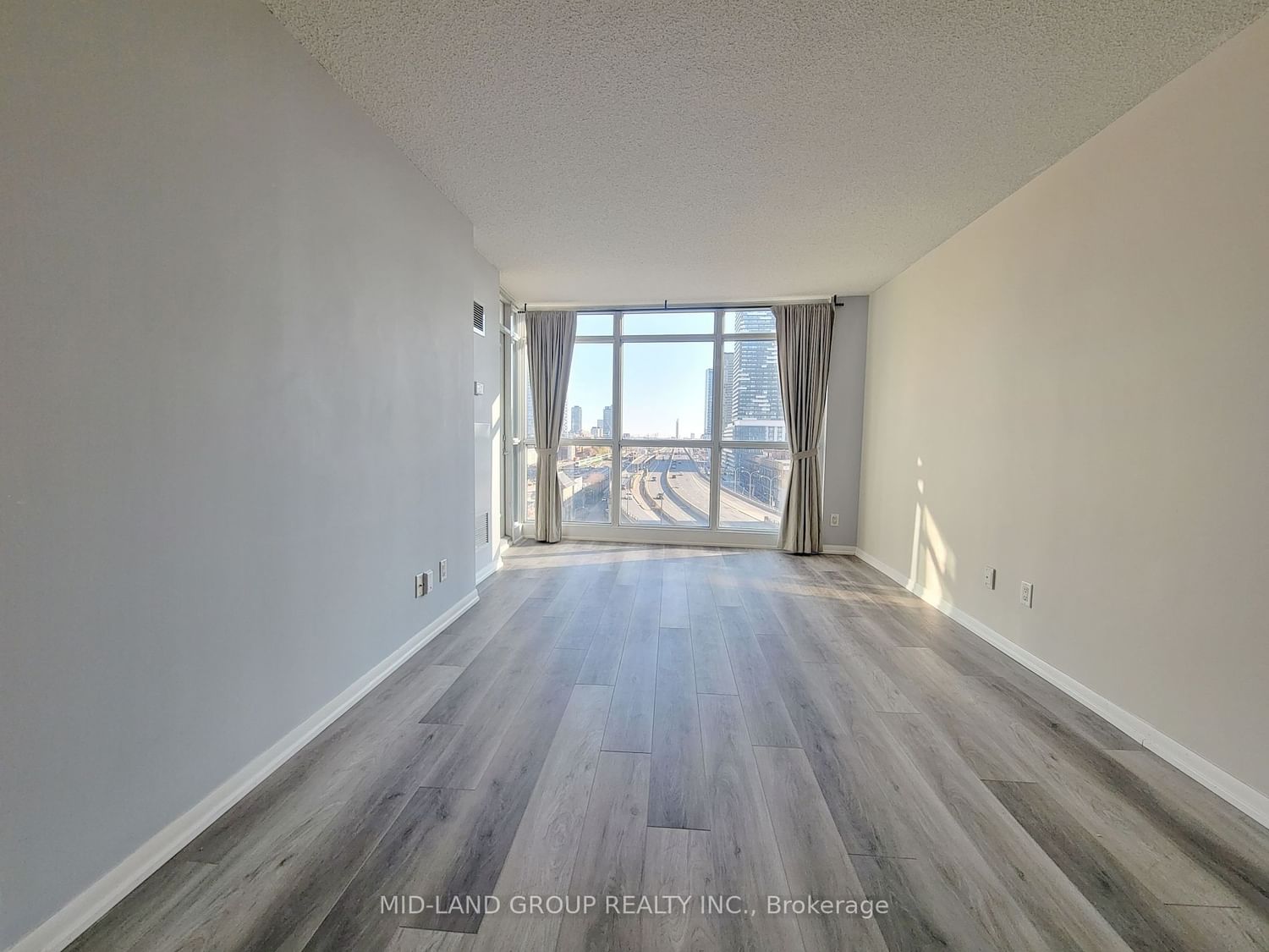 18 Yonge St, unit 1009 for rent