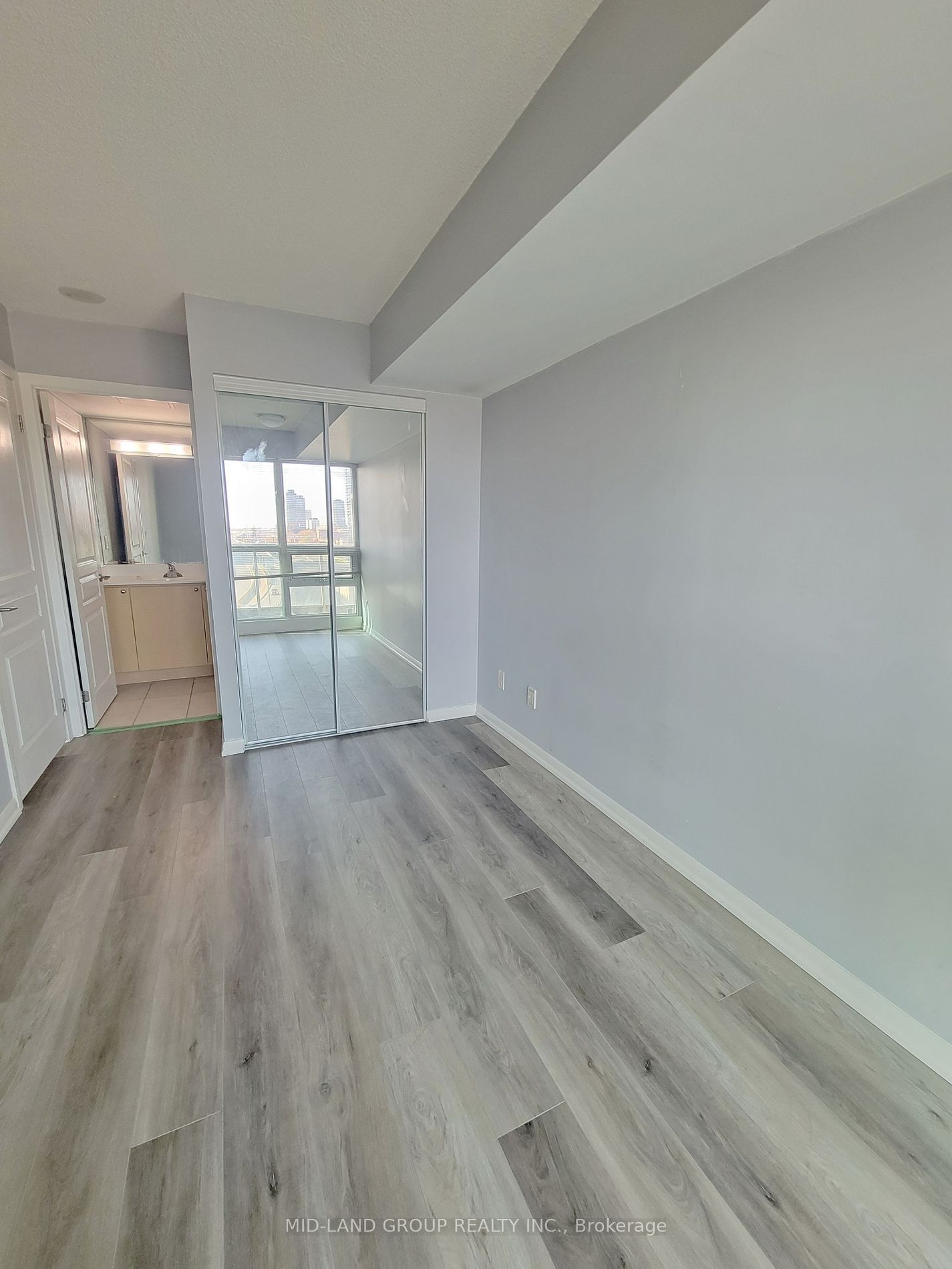 18 Yonge St, unit 1009 for rent