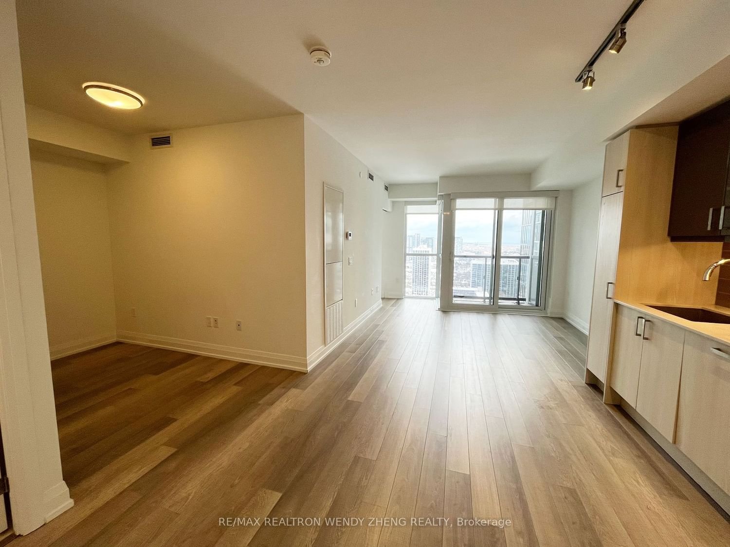 77 Mutual St, unit 2601 for rent - image #2