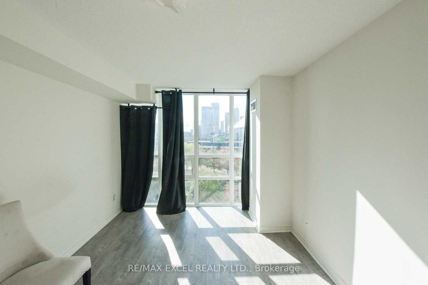 25 Lower Simcoe St, unit 815 for rent - image #14
