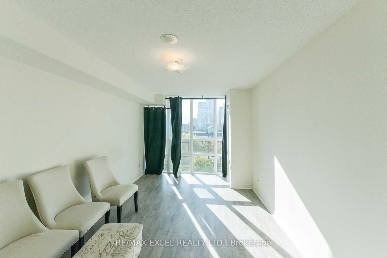 25 Lower Simcoe St, unit 815 for rent - image #15