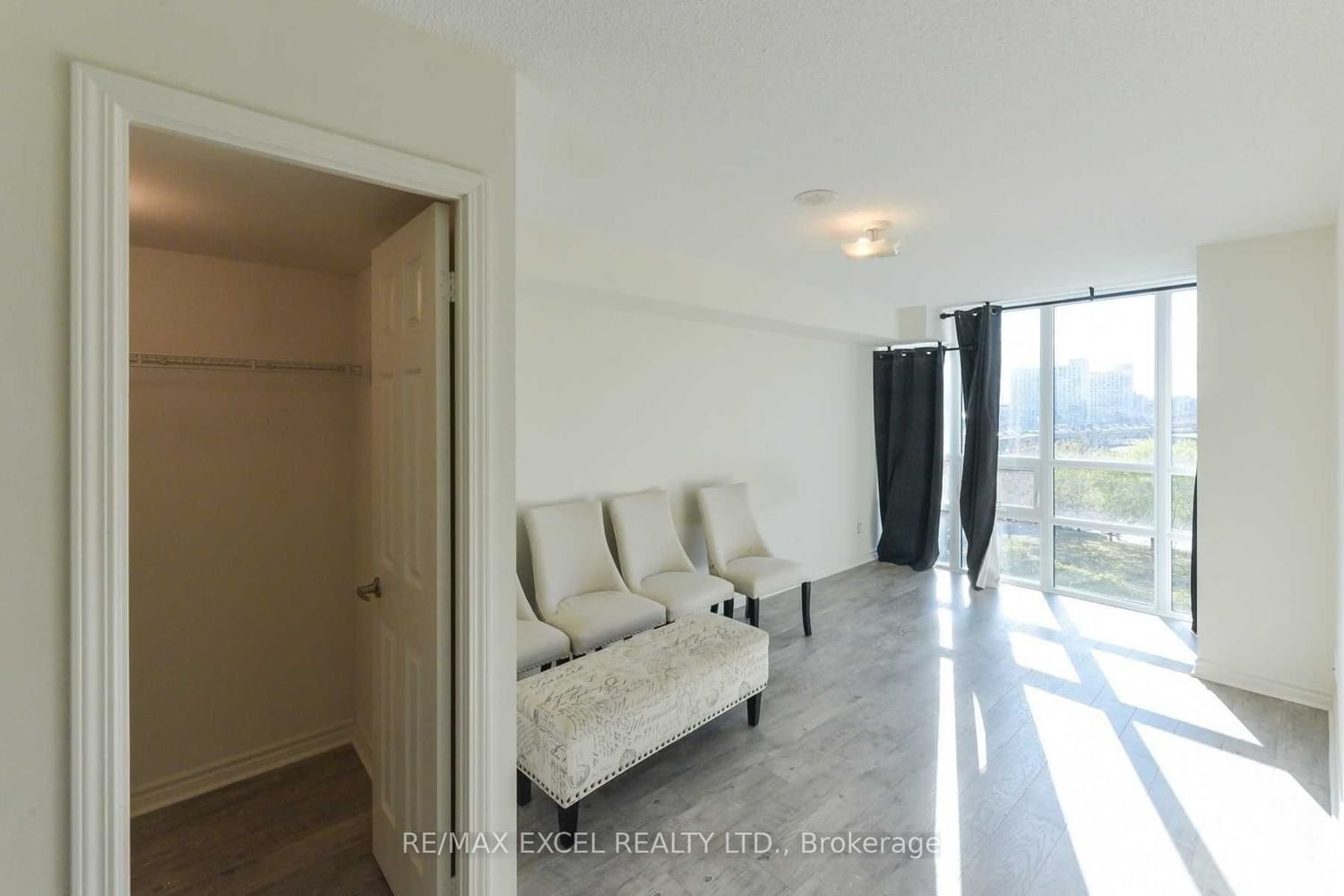 25 Lower Simcoe St, unit 815 for rent - image #16
