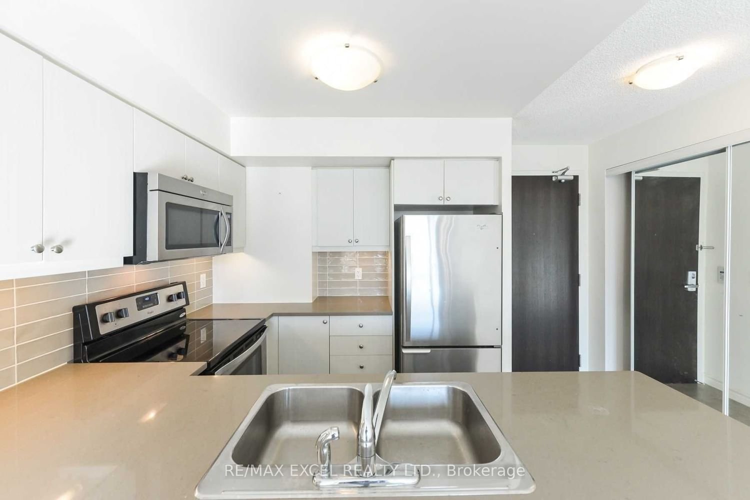 25 Lower Simcoe St, unit 815 for rent - image #9
