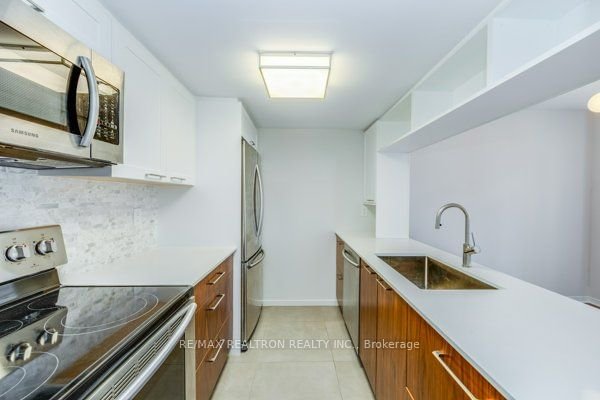108 Redpath Ave, unit 20 for rent - image #3
