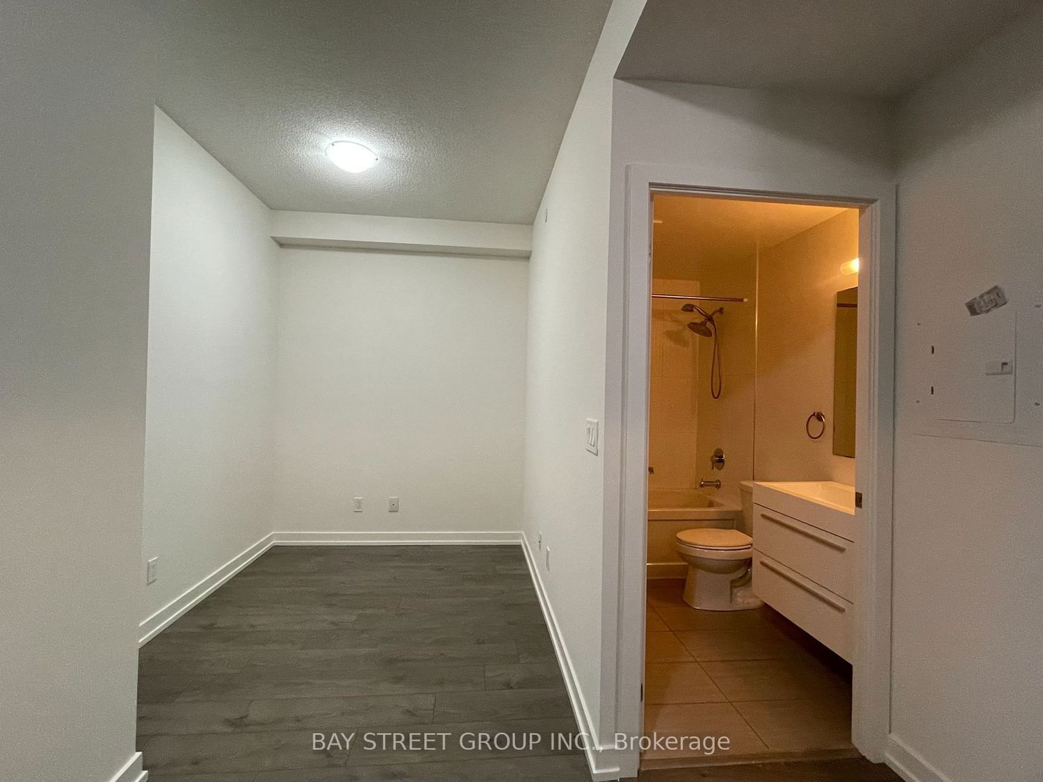 297 College St, unit 619 for rent - image #11