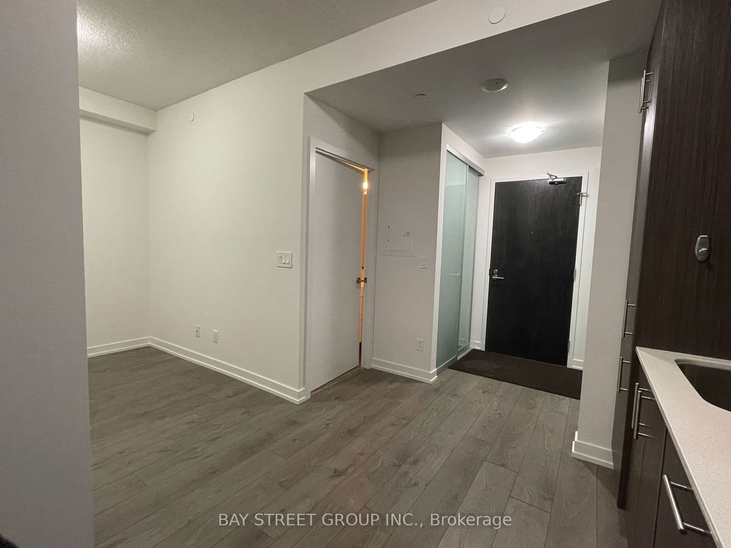 297 College St, unit 619 for rent - image #9