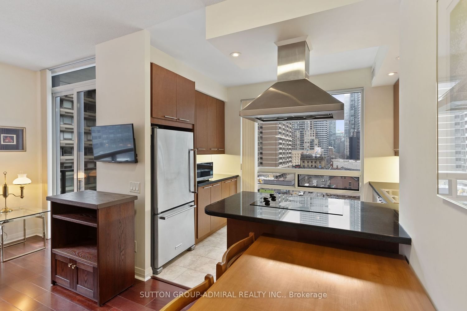 1121 Bay St, unit 707 for sale - image #2